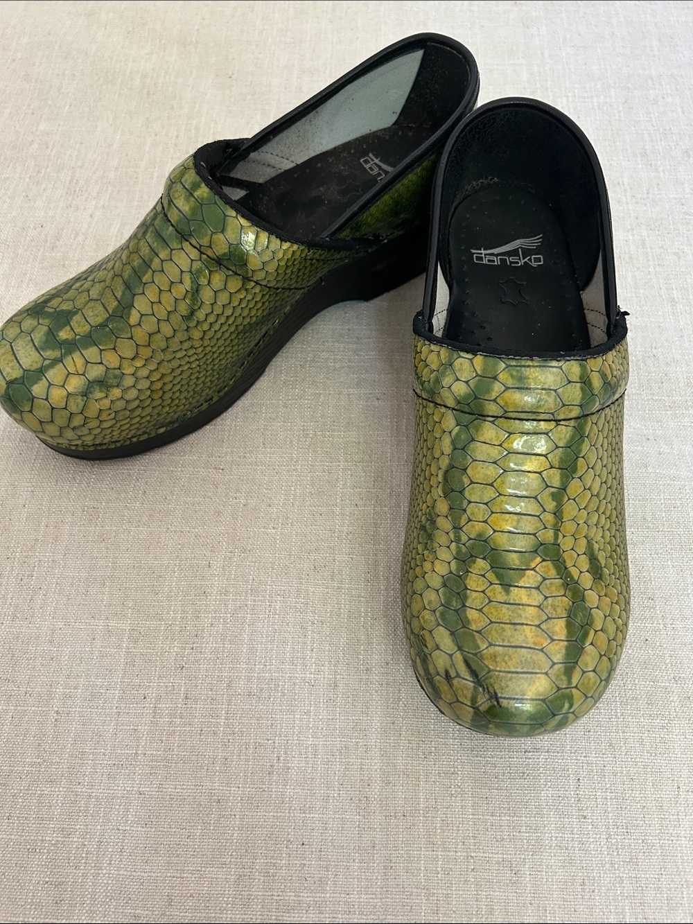 Dansko Professional Python Patent Green Clogs Women's Size 39 Snakeskin Leather